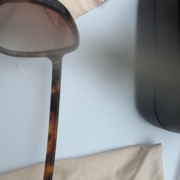 Louis Vuitton Brown Oversized Sunglasses - Picture 9 of 13